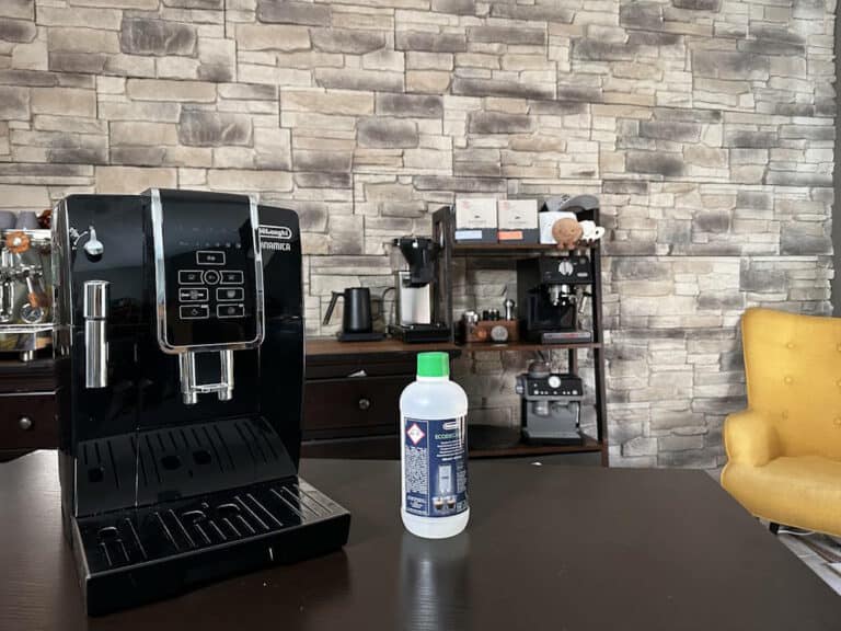 Comment détartrer ma machine Delonghi Dinamica ?