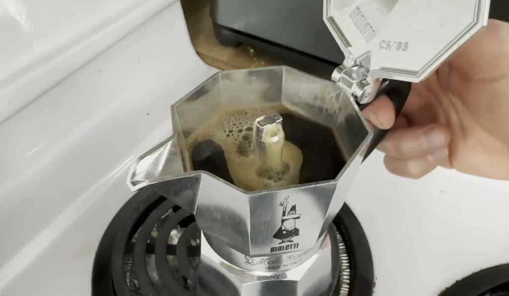 cafetiere-italienne-extraction